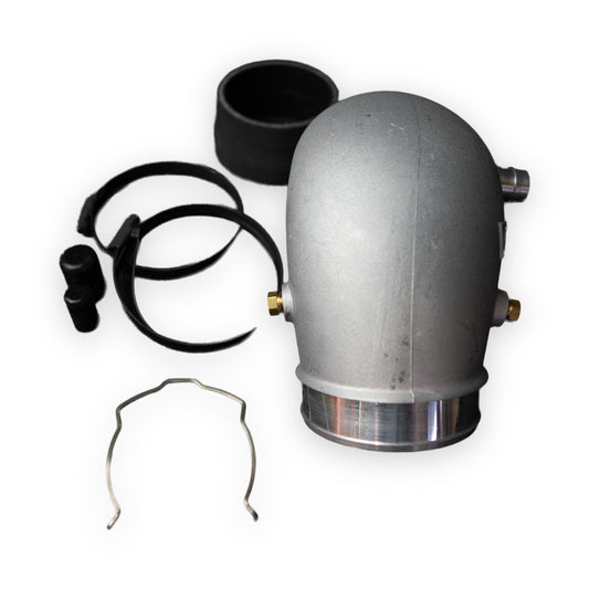 Lieferumfang der J-Pipe mit Silikonverbinder, Schellen, Kappen und Haltebügel