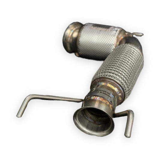 MxM Downpipe B48 mit Flexrohr und Haltebügel, Blick auf den Auslass