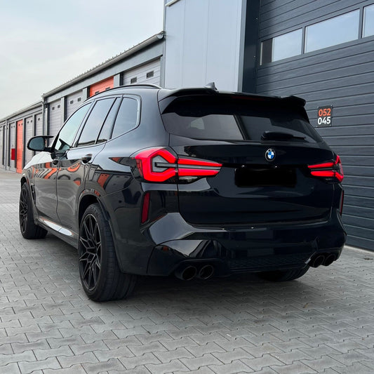 Schwarzer BMW X3 M F97 in der Heckansicht mit vier Endrohren