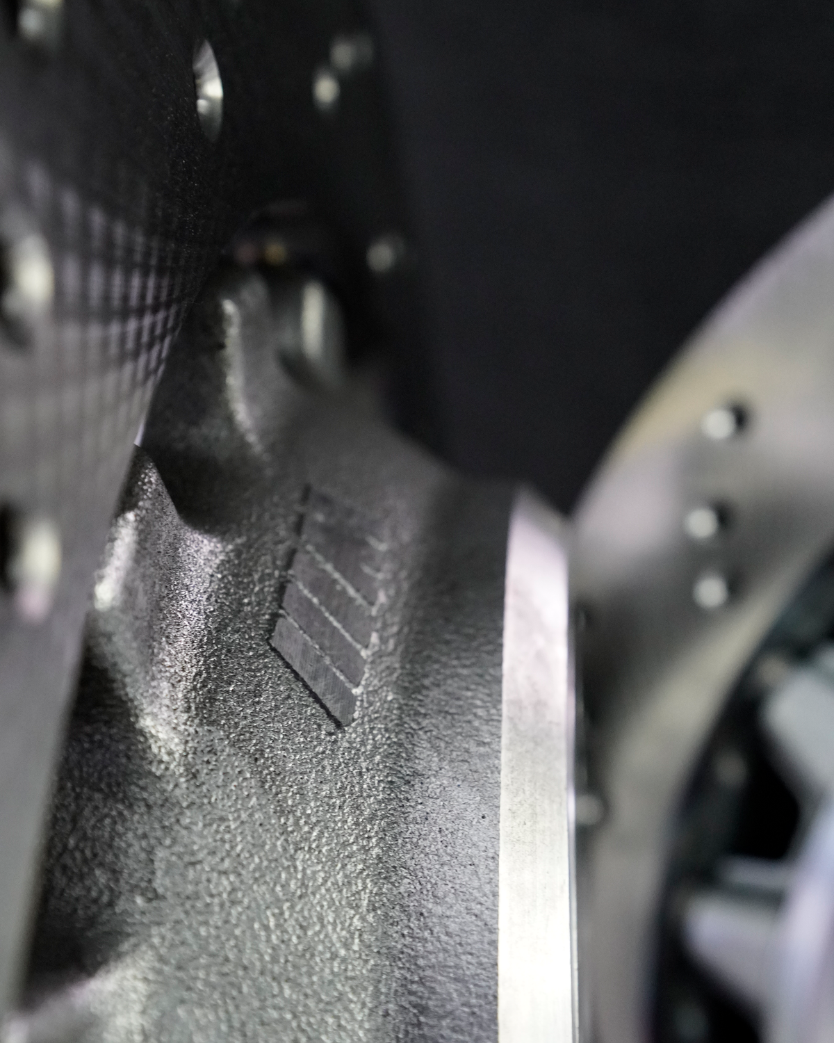 Bremstopf der BMW M Bremsscheibe hinten mit eingeprägten M-Streifen