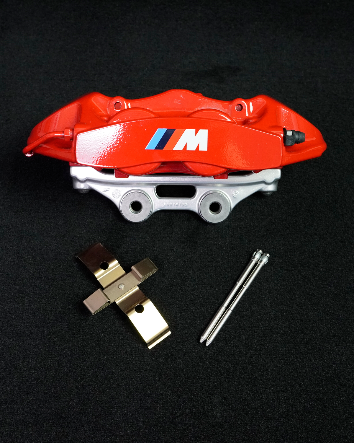 BMW M Bremssattel hinten mit M-Logo, Haltefeder und Führungsstiften