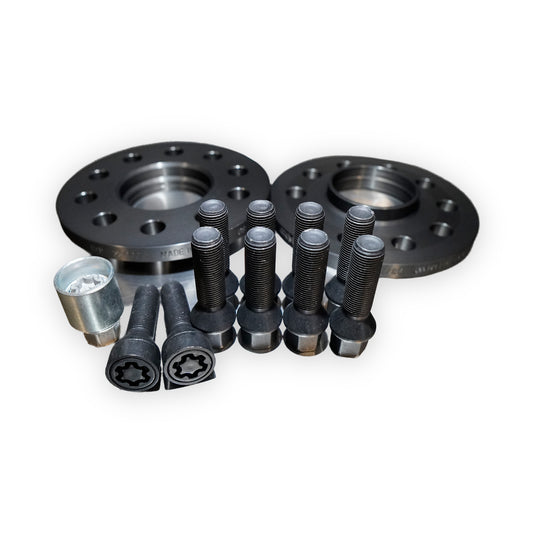 Lieferumfang der H&R Spurplatten 11 mm mit Radschrauben und Felgenschloss