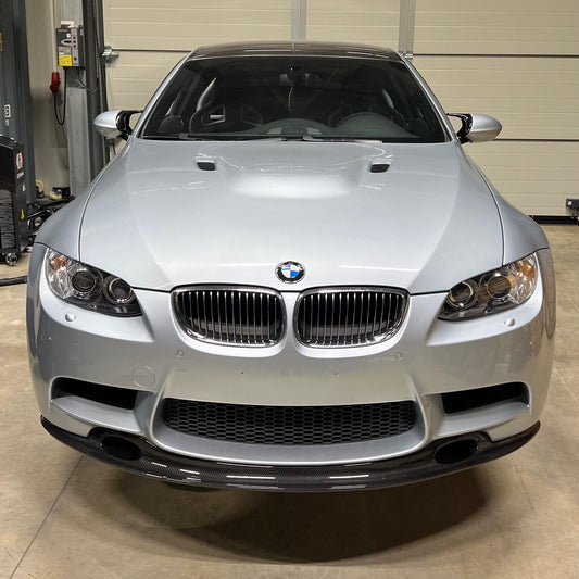 MxM Carbon-Frontsplitter für BMW M3 E90/E92/E93 am silbernen M3, Frontansicht