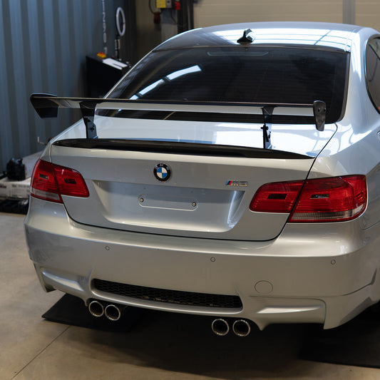 MxM Carbon-Heckflügel GT am silbernen BMW M3 E92, Heckansicht